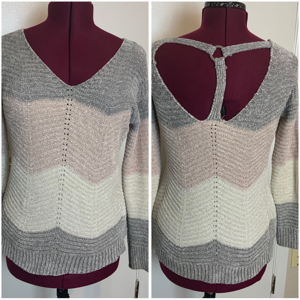NWOT Love by Design Knitwear V-Neck multicolor striped Sweater